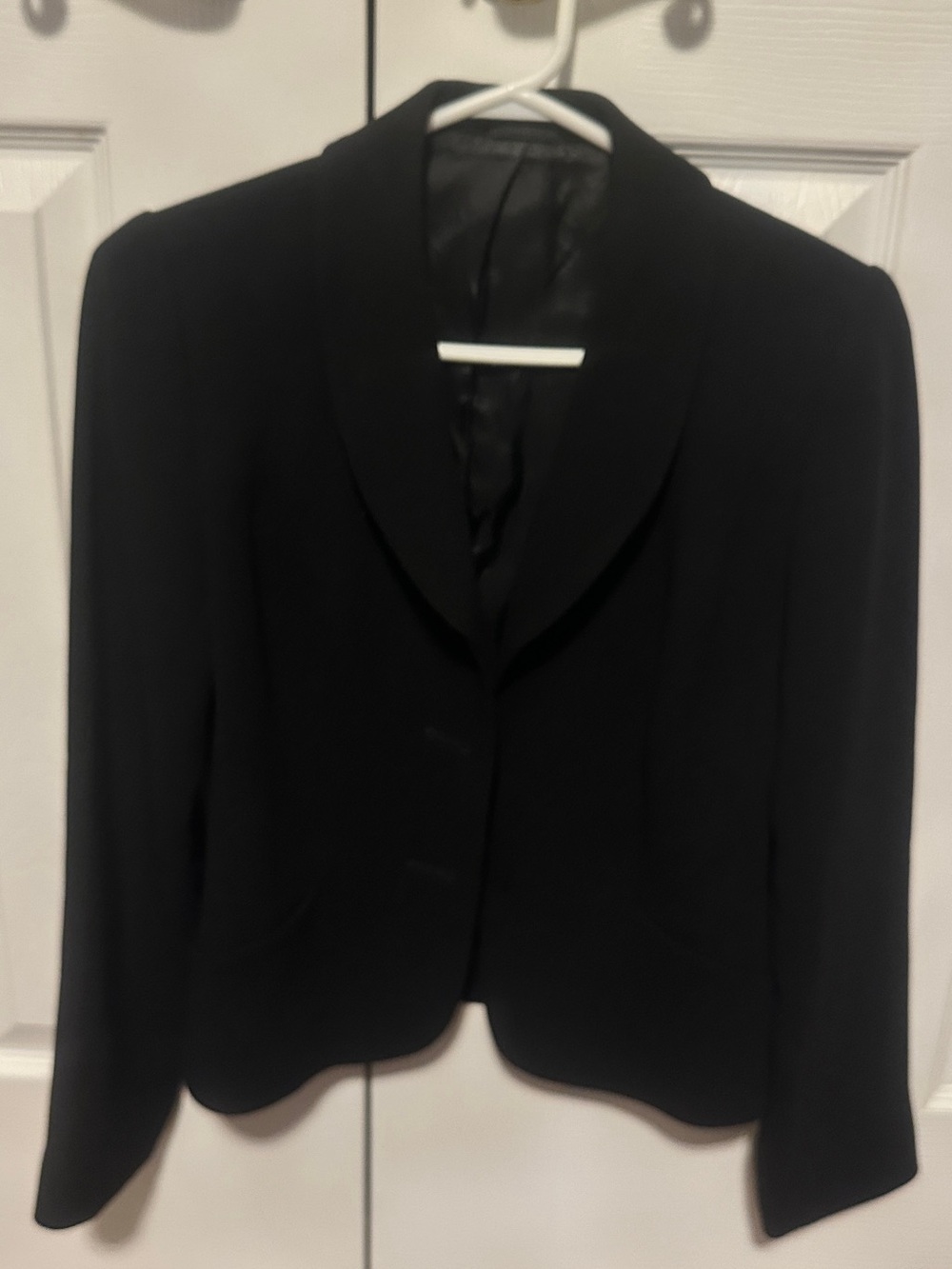 HOBBs Women's Black Blazer - Jacket. 100% wool . Made in UK. Size 8